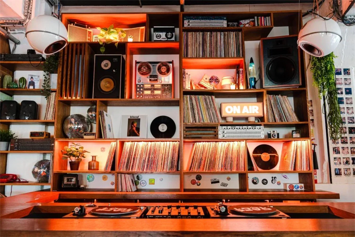 Inverted Audio x Radio Café 1001