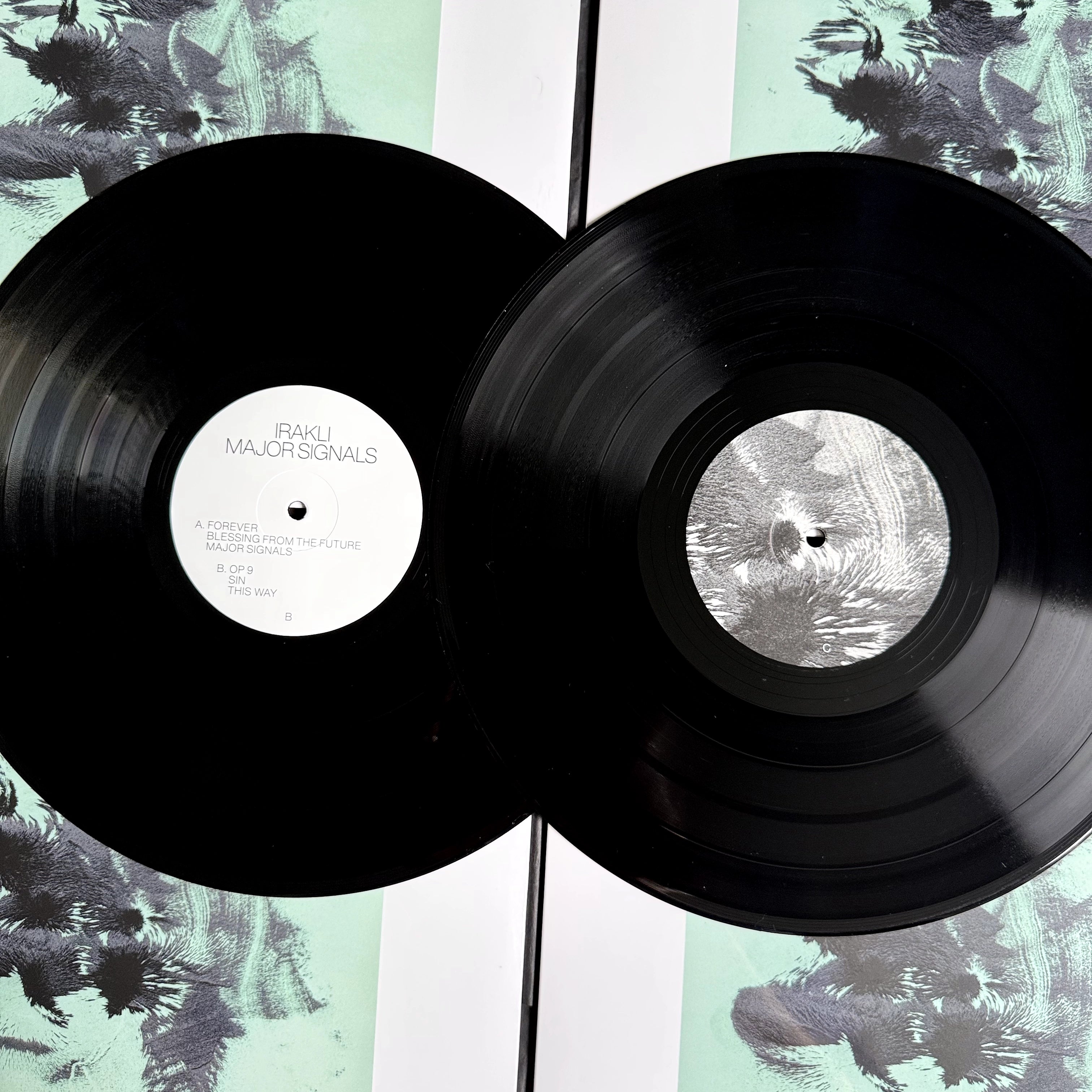 Irakli Major Signals Vinyl