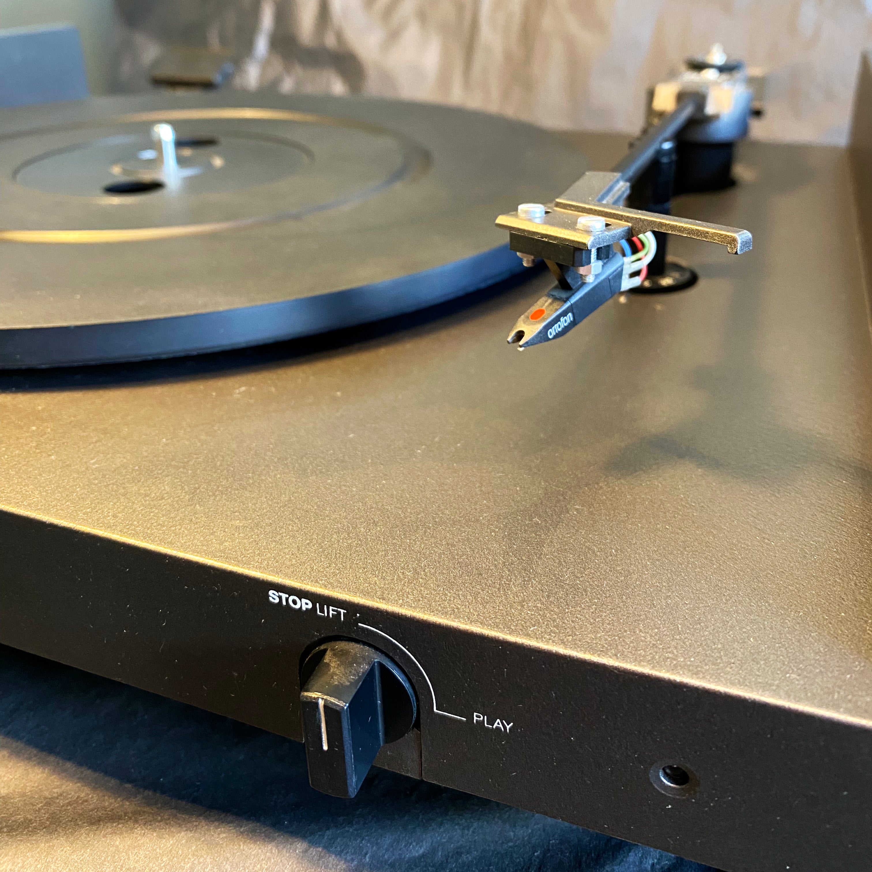 NAD 5120 Stereo Turntable