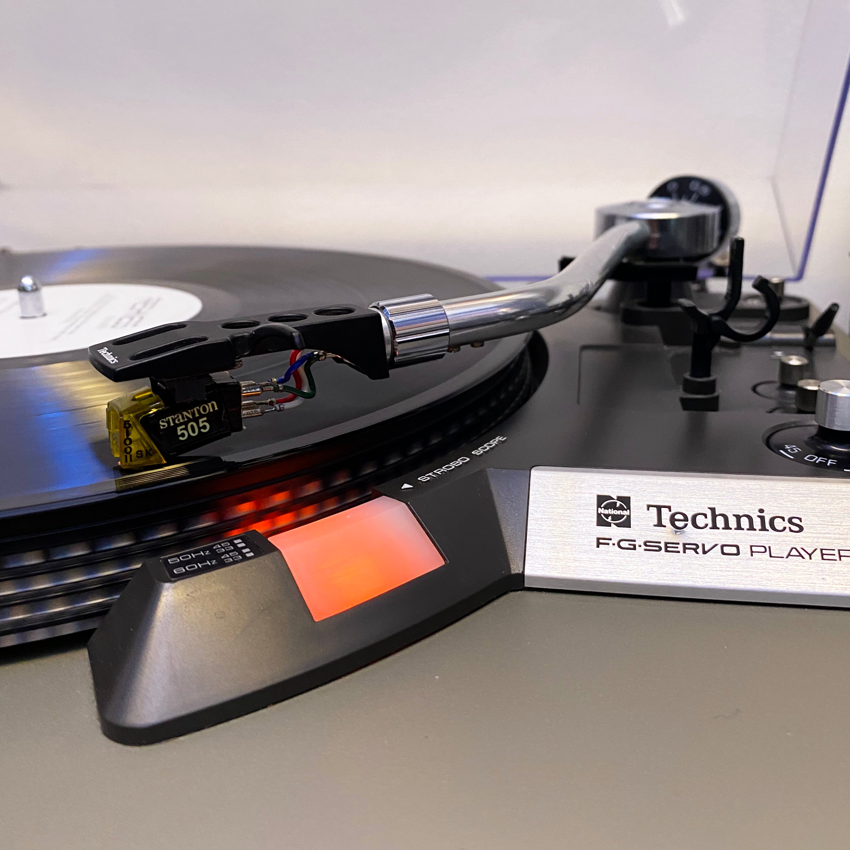 Technics SL-23 (Belt Drive Turntable)