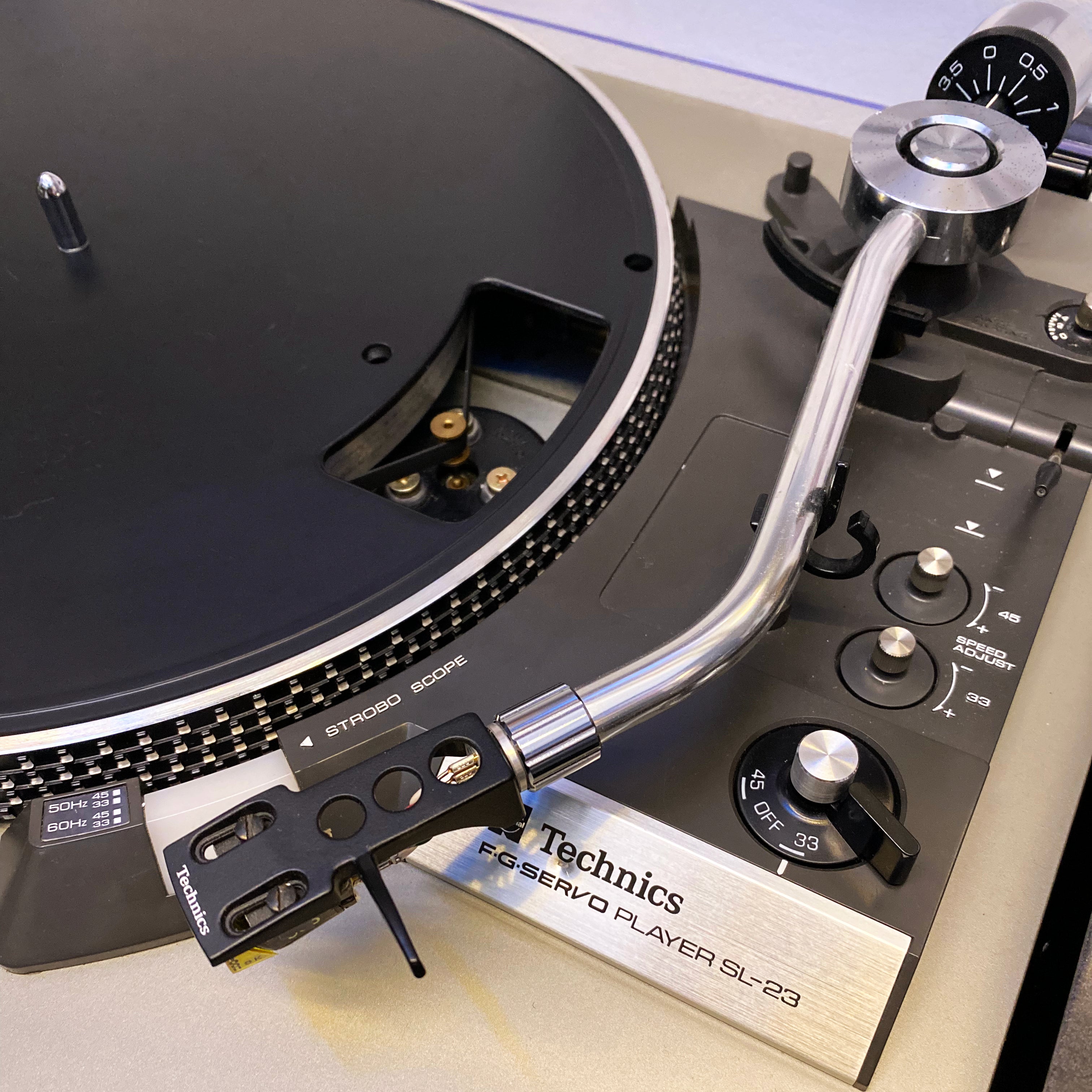 Technics SL-23 (Belt Drive Turntable)